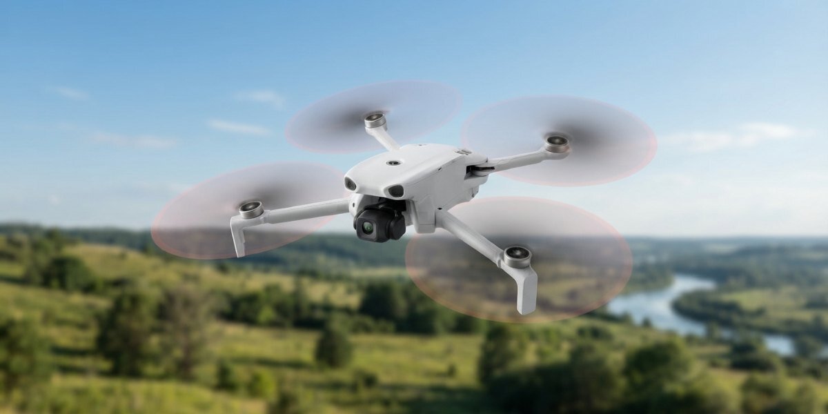 Dron DJI Lito 1 w trakcie lotu.