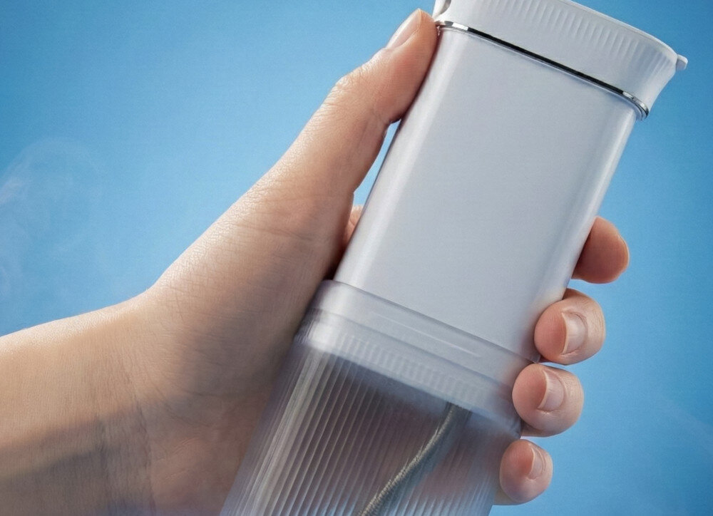 Irygator do zębów HAXE HX714 Wygoda użytkowania wymiary waga dobrze leży w dłoni i łatwo zabrać je w podróż zbliżenie irygator w dłoni