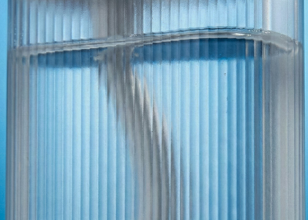 Irygator do zębów HAXE HX714 Odporność na wodę Klasa szczelności IPX7 Zbiornik o pojemności 140 ml zbliżenie na pojemnik z wodą