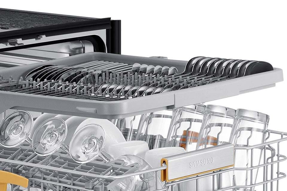 Wysunięta dodatkowa szuflada na sztućce