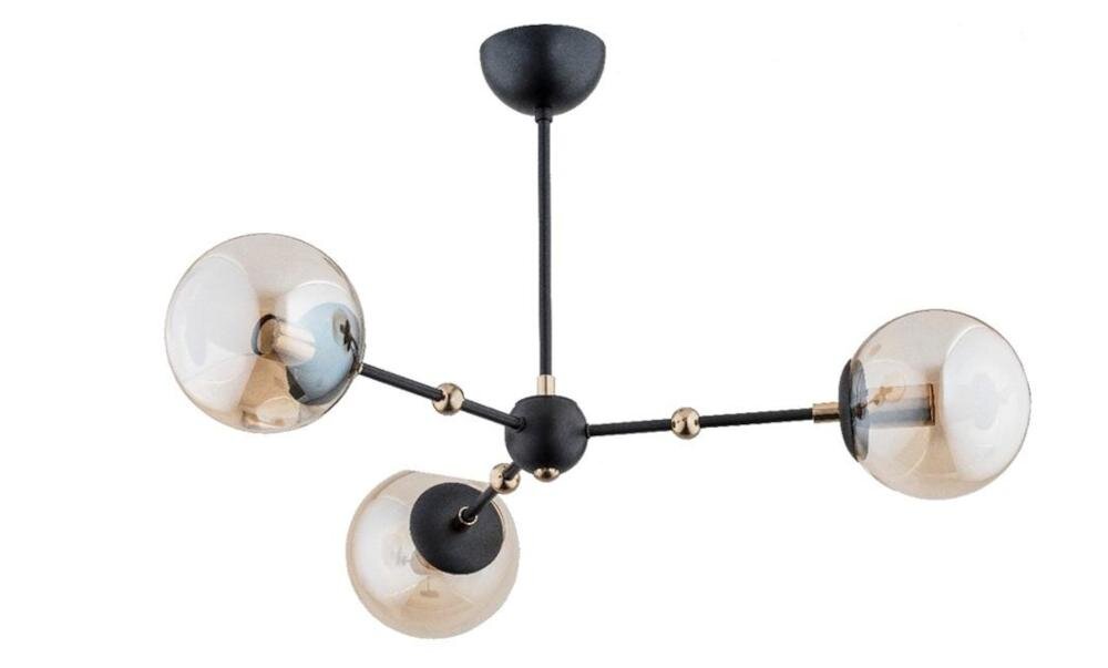 Lampa sufitowa z trzema kulistymi kloszami w kolorze czarnym, zamocowana na metalowej konstrukcji z centralnym uchwytem sufitowym.