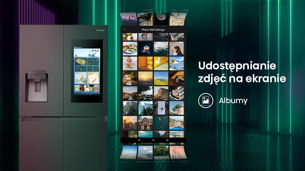 Na obrazie widoczna jest czarna lodówka z ekranem dotykowym, na którym wyświetlane są różne aplikacje. Obok znajduje się grafika z napisem \'Udostępnianie zdjęć na ekranie Albumy\' oraz miniatury zdjęć w układzie siatki.