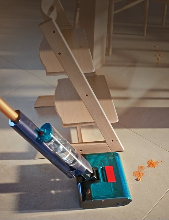 Widok mopa podczas mycia zabrudzonych płytek podłogowych manewrującego obok krzesła