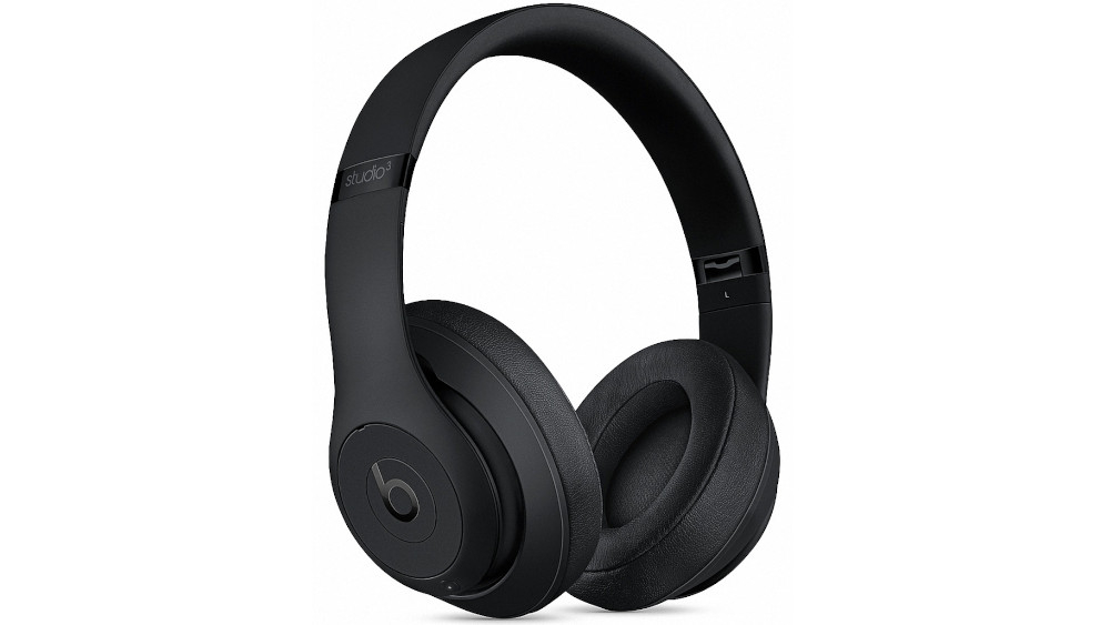 Czarne słuchawki nauszne z widocznym logo \'b\' na nauszniku. Na pałąku znajduje się napis \'studio\'.