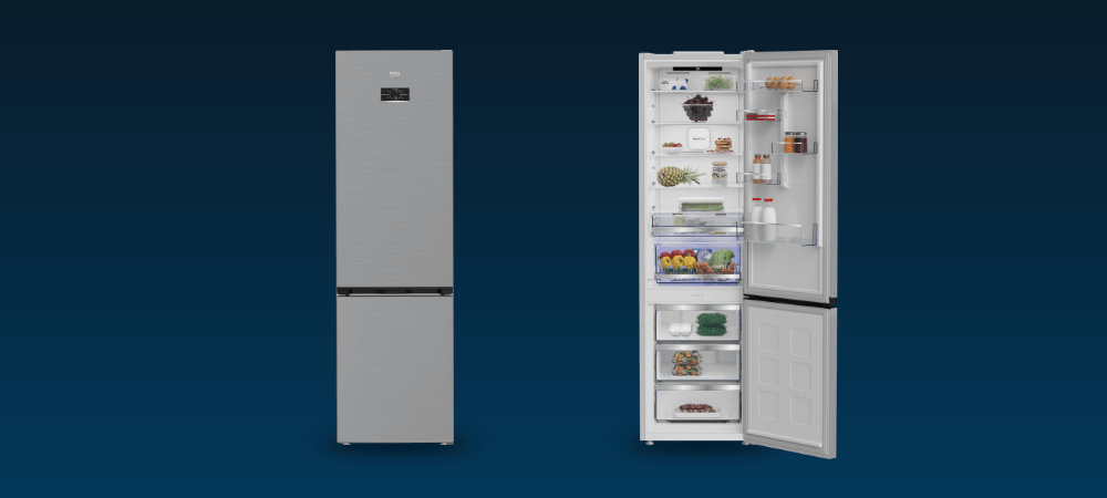 LODÓWKA BEKO B3RCNA415HXB1 Widać dwie lodówki obok siebie: jedna zamknięta, druga otwarta z widocznym rozmieszczeniem produktów w środku. Fotografia prezentuje pojemność i ergonomiczny układ półek elektroniczny wyświetlacz sterowanie temperaturą nowoczesny design zmiana kierunku drzwi trwałość 300000 cykli