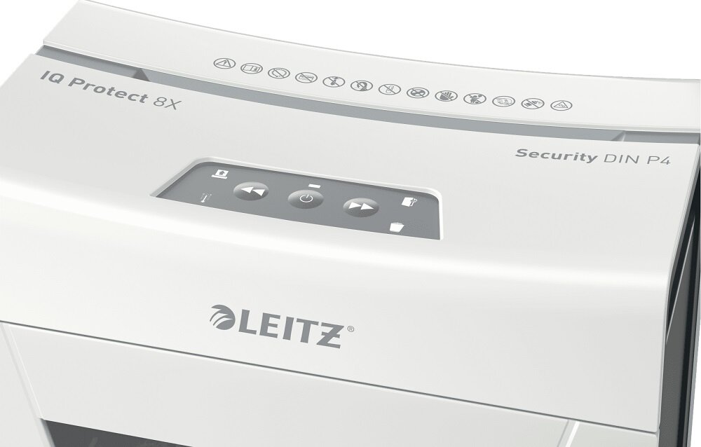 Biała niszczarka z widocznym logo LEITZ oraz napisami \'IQ Protect 8X\' i \'Security DIN P4\'. Na panelu sterowania znajdują się przyciski oraz symbole ostrzegawcze.
