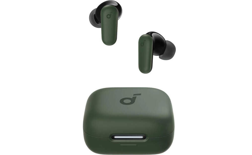 Na obrazie widoczne są zielone słuchawki dokanałowe oraz etui ładujące z logo producenta. Słuchawki mają czarne końcówki, a etui jest prostokątne z zaokrąglonymi krawędziami.