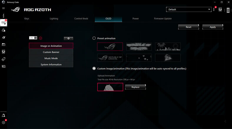 Interfejs oprogramowania Armory Crate z zakładką OLED, pokazujący opcje animacji dla klawiatury ROG Azoth. Widoczne są przyciski do wyboru animacji oraz opcja przesyłania własnej grafiki.