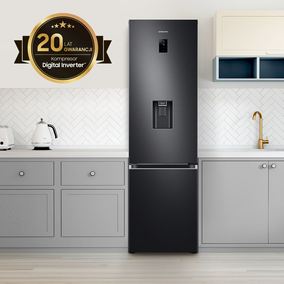 Zdjęcie lodówki Samsung w kolorze grafitowej stali zostało opatrzone informacją o 20 latach gwarancji na kompresor Digital Inverter