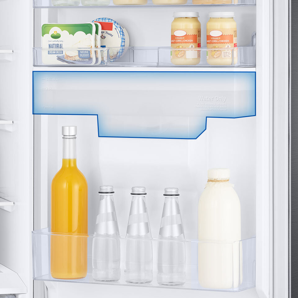 W praktycznym zbiorniku można magazynować wodę, a nad nim znajduje się miejsce do przechowywania artykułów