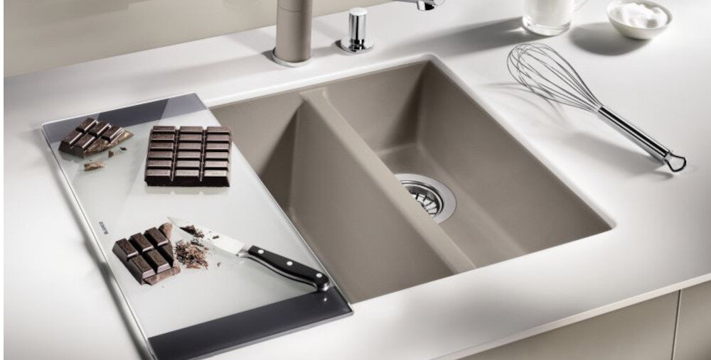 ZLEWOZMYWAK BLANCO Subline 340/160-U 523565 wymiary Głębokość szerokość komora szerokość podbudowy Odpływ zawór wykorzystanie przestrzeni nakładane szyny ETAGON stal szlachetna przestrzeń robocza łatwość pielęgnacji czyszczenie usuwanie zabrudzń woda bez chemii wysoka jakość trwały kompozyt Silgranit PuraDur PuraDur niezawodny solidny odporny na zarysowania wysokie temperatury Subline 340/160-U 523565 jednokomorowy funkcjonalność kolor biały duża komora Silgranit PuraDur PuraDur trwałość łatwa pielęgnacja 