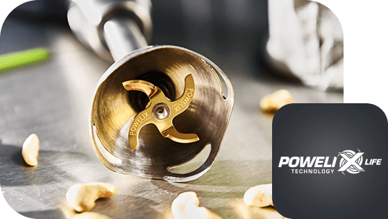 Zbliżenie na ostrze blendera z napisem \'POWELIX\'. Obok widoczny jest napis \'POWELIX LIFE TECHNOLOGY\'.