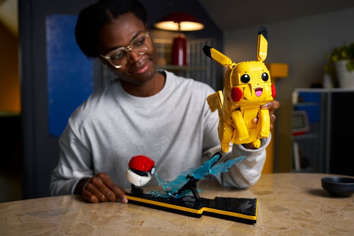 LEGO 72152 Pokémon Pikachu i Pokéball ruchoma figurka dynamiczna poza otwierany Pokéball