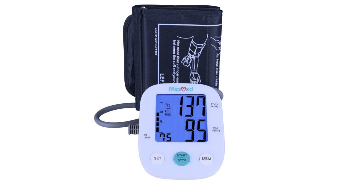 Ciśnieniomierz MESMED MM-203 Preciso Dokładność potwierdzona pomiarem wykorzystuje metodę oscylometryczną  wyniki ciśnienia pulsu zakres zdjęcie na białym tle prezentacja ciśnieniomierza z mankietem