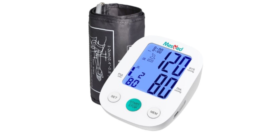 Ciśnieniomierz MESMED MM-203 Preciso interpretacja wyników Funkcja obliczania średniej  klasyfikacja według norm WHO Wskaźnik nieregularnej pracy serca  informacja zdjęcie na białym tle prezentacja ciśnieniomierza z mankietem