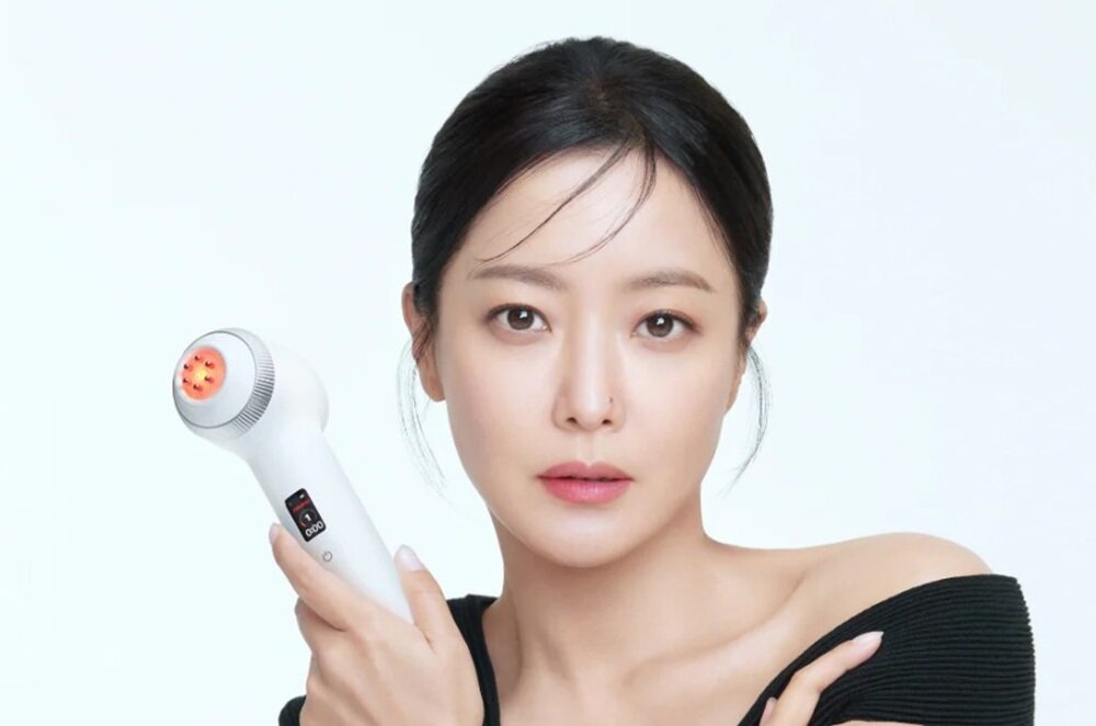 Urządzenie do pielęgnacji twarzy MEDICUBE Age-R Ultra Tune Biały kv początek opisu