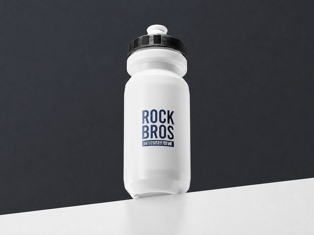 Bidon ROCKBROS 35210066004 600 ml Biały, czyszczenie, mycie, woda, lód, Butelka sportowa na jednolitym tle.