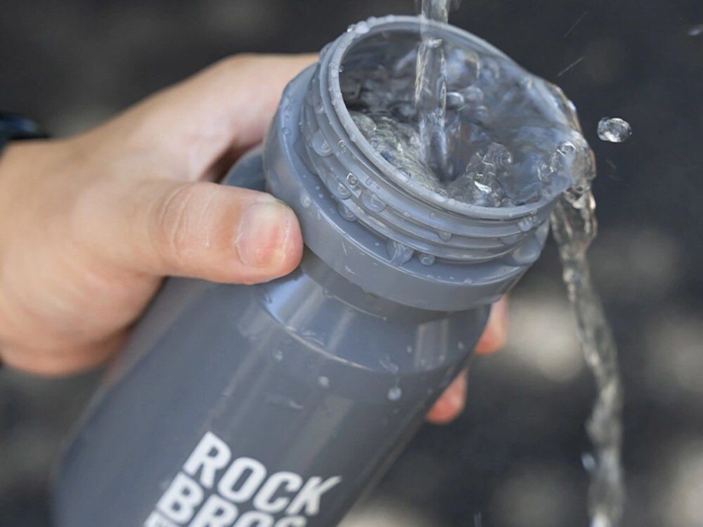 Bidon ROCKBROS 35210066005 600 ml Szary, czyszczenie, mycie, woda, lód, Butelka sportowa na jednolitym tle.