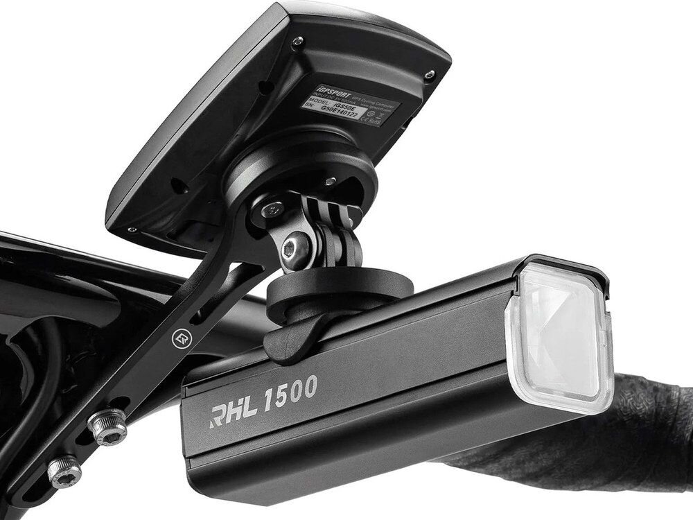 Uchwyt rowerowy ROCKBROS do kamery 29210031001, produkt, adaptery, aluminium, zestaw, Zbliżenie na licznik i lampkę w podwójnym uchwycie.