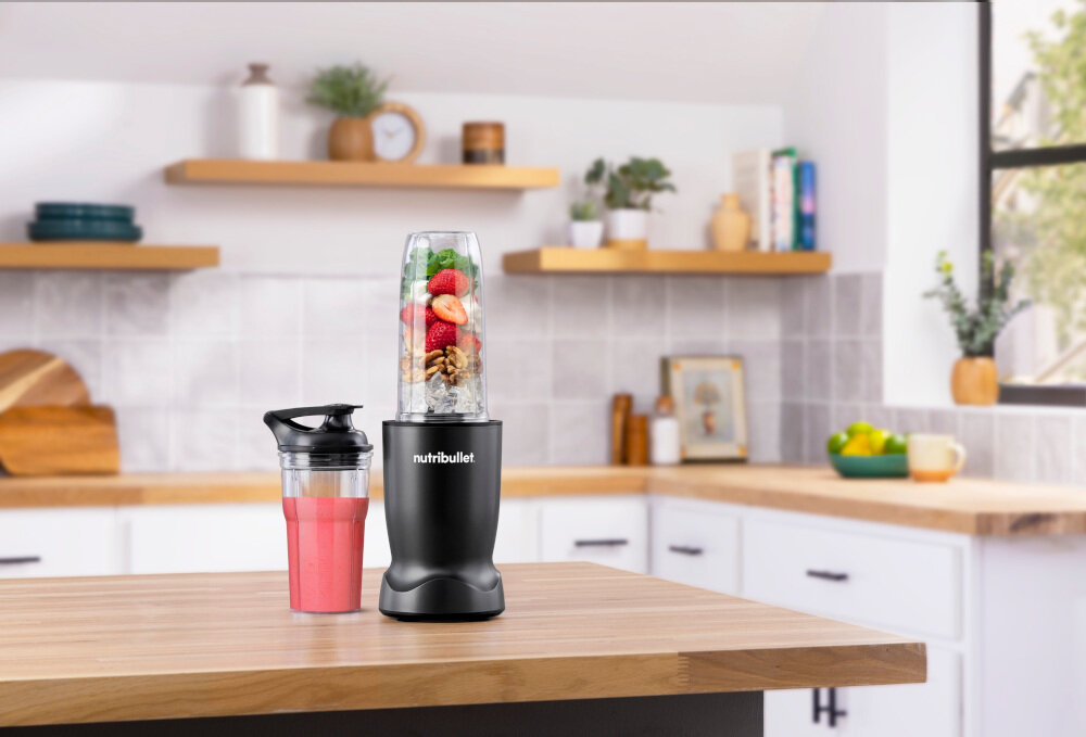 Blender personalny NUTRIBULLET NBT1006MB Czarny zdjęcie lifestyle Trwałe kubki Tritan Możliwość mycia w zmywarce 
