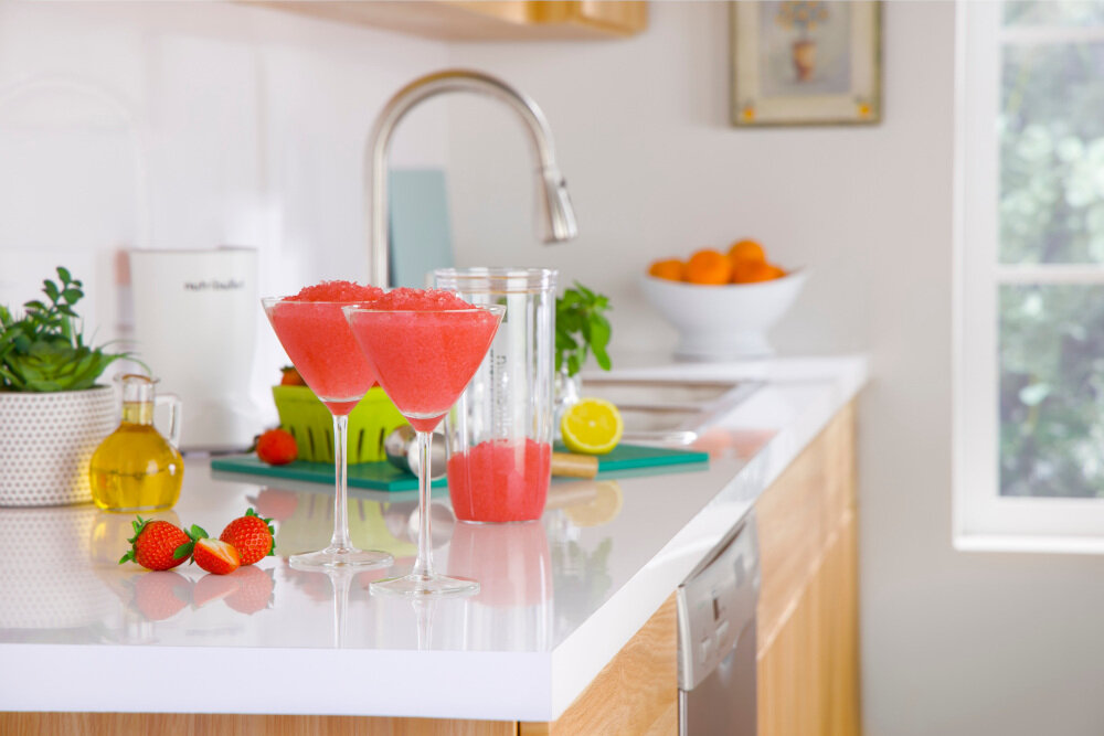 Blender personalny NUTRIBULLET NBT1006MW Biały zdjęcie lifestyle Wygodne użytkowanie Intuicyjna obsługa  Prosty system działania 