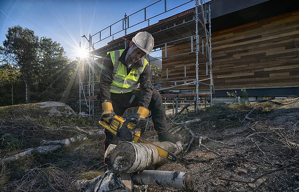 Piła akumulatorowa DEWALT DCM575N - Duza swoboda 