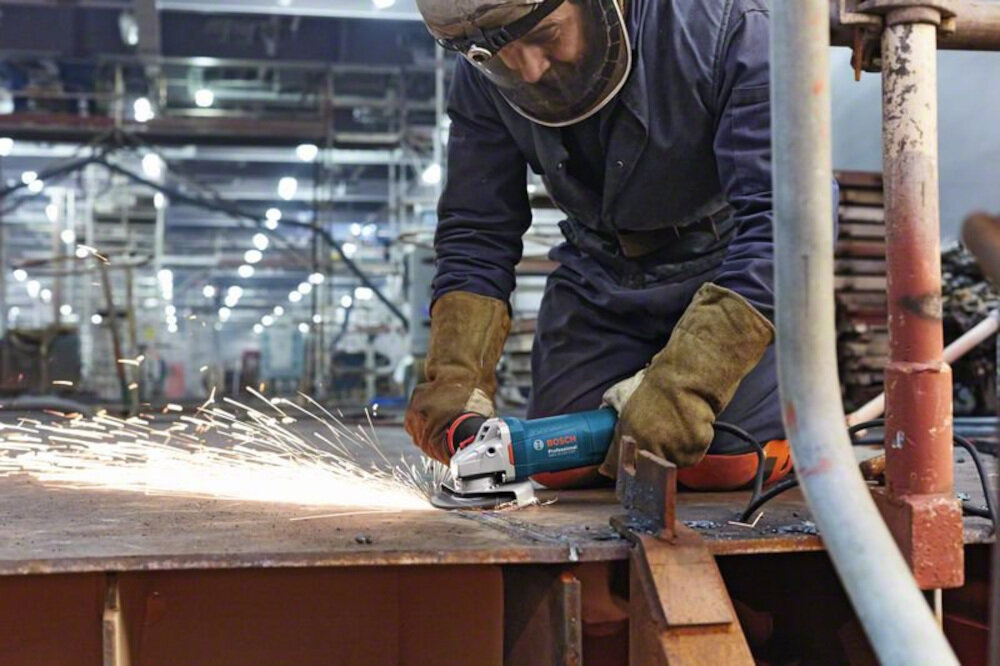 Szlifierka kątowa BOSCH GWS 15-125 CIEP Professional blokada KickBack Control zabezpieczanie przed ponownym rozruchem 6-stopniowy wybór prędkości