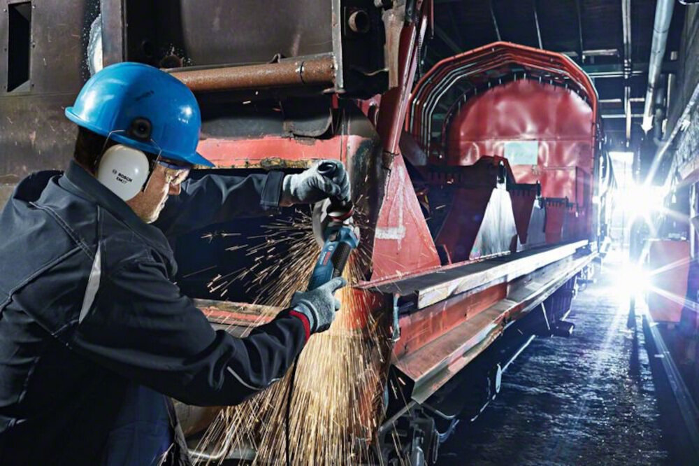 Szlifierka kątowa BOSCH GWS 19-125 CI Professional osłona tarczy zabezpieczenie przed obracaniem się stałe tempo pracy system Constant Electronic blokaga KickBack Control system łagodnego rozruchu ogranicznik prądu rozruchowego