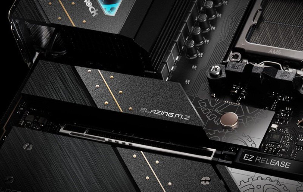 Zbliżenie na fragment płyty głównej z widocznym napisem \'BLAZING M.2\' oraz \'EZ RELEASE\'. Na powierzchni widać detale konstrukcyjne i logo ASRock.