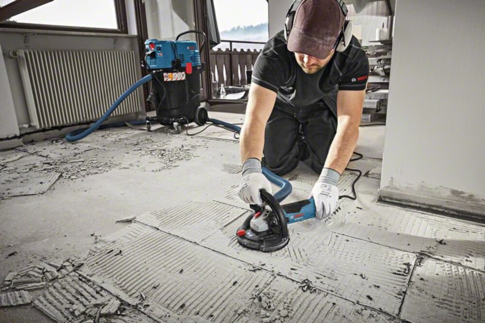 Szlifierka do betonu BOSCH GBR 15 CAG silnik wydajny o mocy 1500 W maksymalna prędkość obrotowa 9300 obr/min system uszczelnień chroni przekładnię i silnik przed abrazyjnym pyłem betonowym