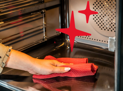 Osoba czyści wnętrze piekarnika czerwoną ściereczką. W tle widoczne są czerwone gwiazdki symbolizujące czystość.