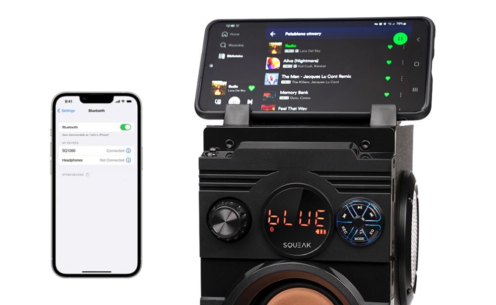 Na obrazie widoczny jest czarny głośnik mobilny z wyświetlaczem LED pokazującym napis \'BLUE\' oraz smartfon z aplikacją muzyczną. Obok znajduje się drugi smartfon z włączonym Bluetooth, pokazujący połączenie z urządzeniem \'SQ1000\'.