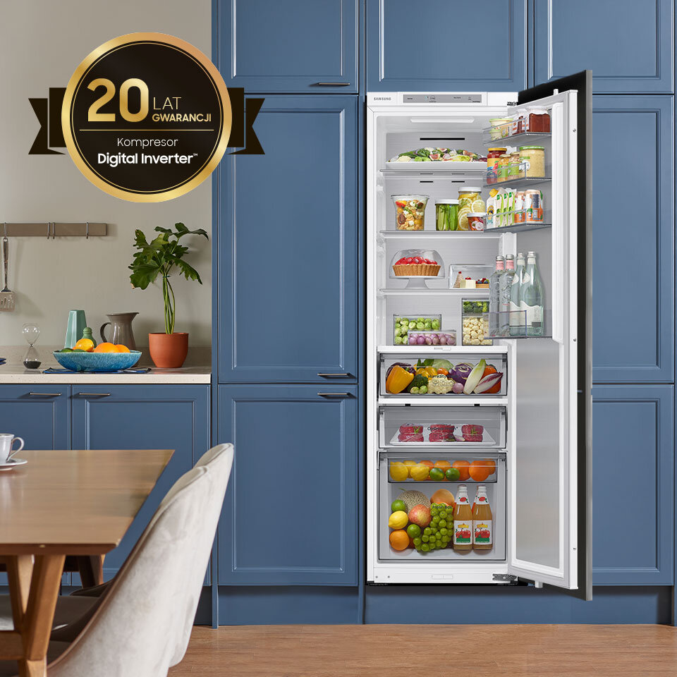 Otwarta chłodziarka, w której funkcjonuje kompresor Digital Inverter