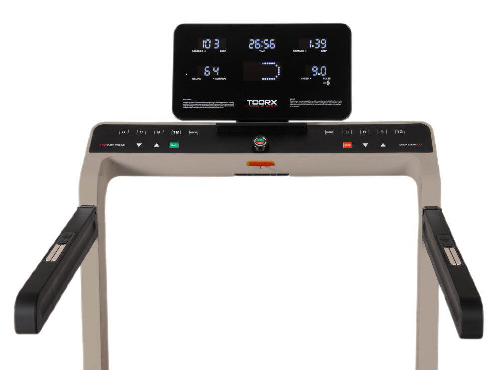 Panel sterowania bieżni elektrycznej z wyświetlaczem pokazującym czas 26:56, prędkość 9.0 km/h i inne parametry. Widoczne jest logo TOORX oraz przyciski do regulacji ustawień.
