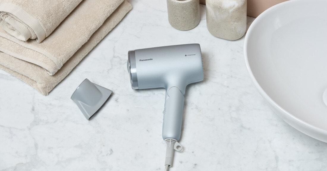 Suszarka PANASONIC EH-NA7M-H825 1600 W wygląd design tło wizualizacja Zdrowe włosy każdego dnia