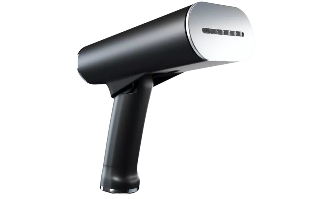 Czarna parownica do ubrań o nowoczesnym designie z metalicznym wykończeniem na przodzie. Urządzenie ma ergonomiczny uchwyt i prostokątną dyszę parową.