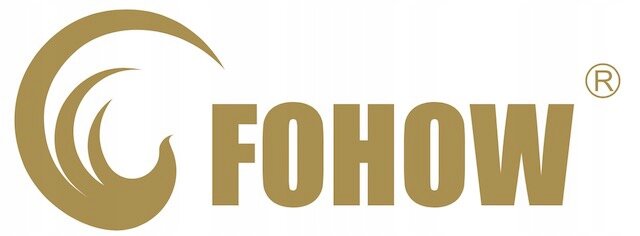 Logo z napisem \'FOHOW\' w kolorze złotym, z ozdobnym symbolem po lewej stronie.