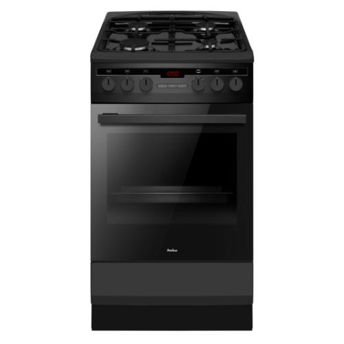 Czarna kuchnia gazowo-elektryczna z czterema pokrętłami i wyświetlaczem cyfrowym na panelu przednim. Na drzwiach piekarnika widoczne jest logo \'Amica\'.