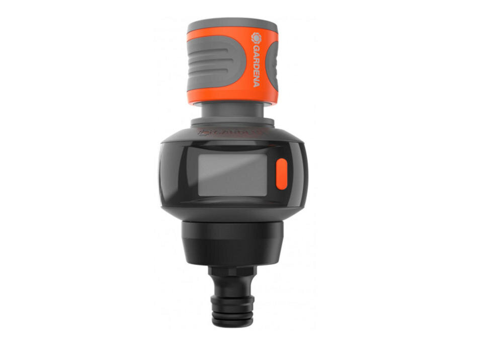 Na obrazie widoczny jest licznik wody z wyświetlaczem cyfrowym, w kolorach czarnym i pomarańczowym. Na górnej części urządzenia znajduje się logo \'GARDENA\'.