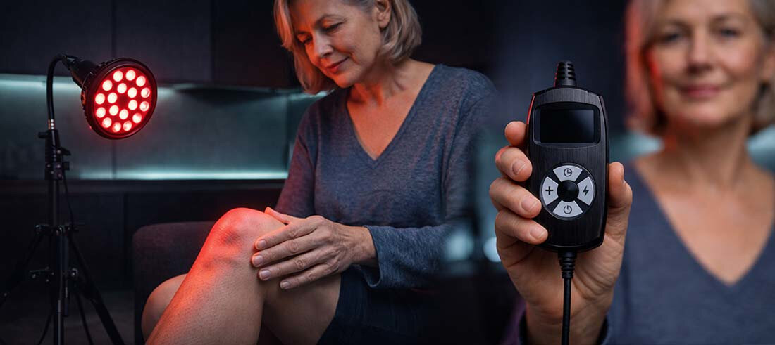 Urządzenie do terapii światłem MEDIVON Lumera Go zdjęcie lifestyle Wsparcie w regeneracji Po treningu po wysiłku Po wielu godzinach pracy 