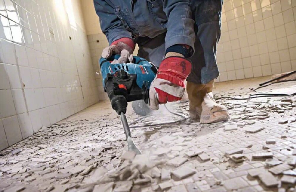 Młot udarowo obrotowy BOSCH GBH 3 28 DFR Professional szybka wymiana osprzętu sprzęt posiada blokadę obrotów do dłutowania