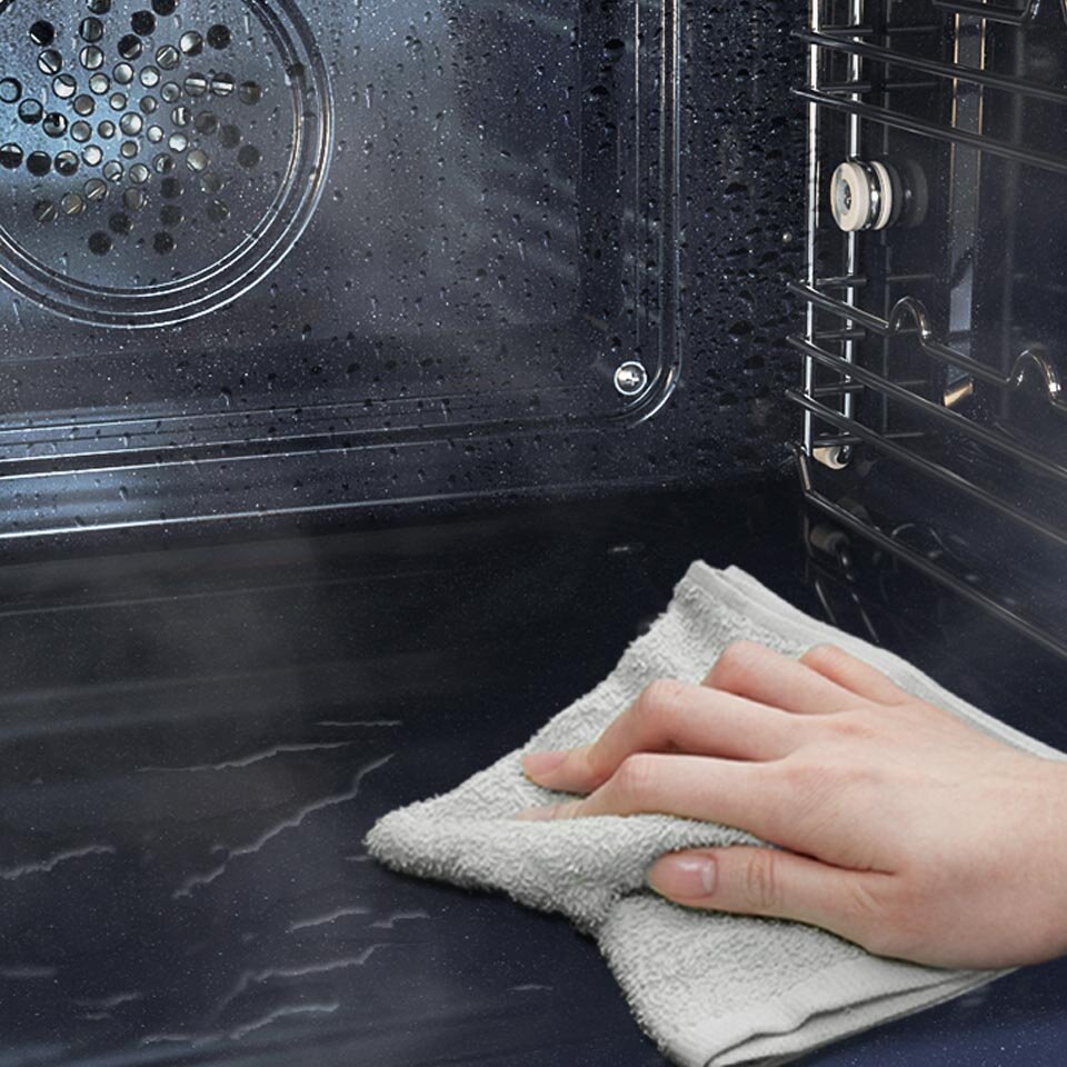 Para wodna skropliła się na wnętrzu komory i rozmiękczyła zabrudzenia