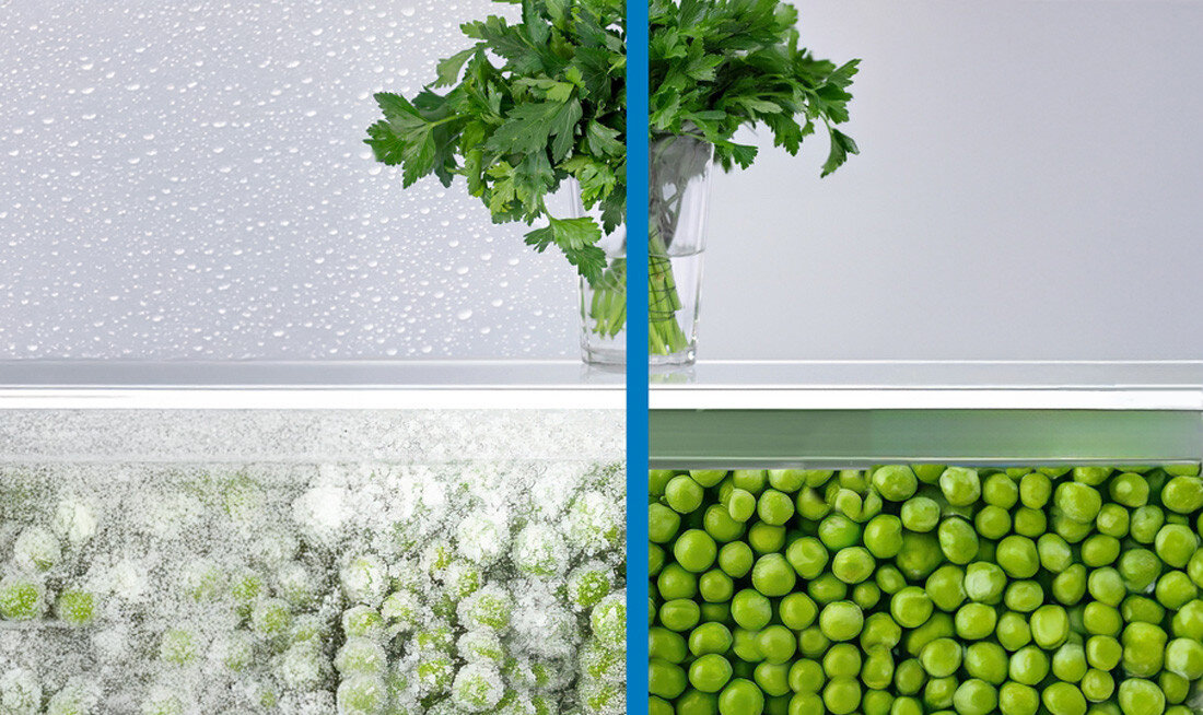 LODÓWKA BOSCH KGN39LBCF BLACK Trzecie zdjęcie zestawia dwa ujęcia produktów spożywczych — po lewej zmrożone i oszronione, a po prawej świeże i pozbawione lodu. Kontrast ilustruje różnicę między tradycyjnym mrożeniem a nowoczesnym utrzymaniem świeżości Total No Frost bez rozmrażania szronu lodu