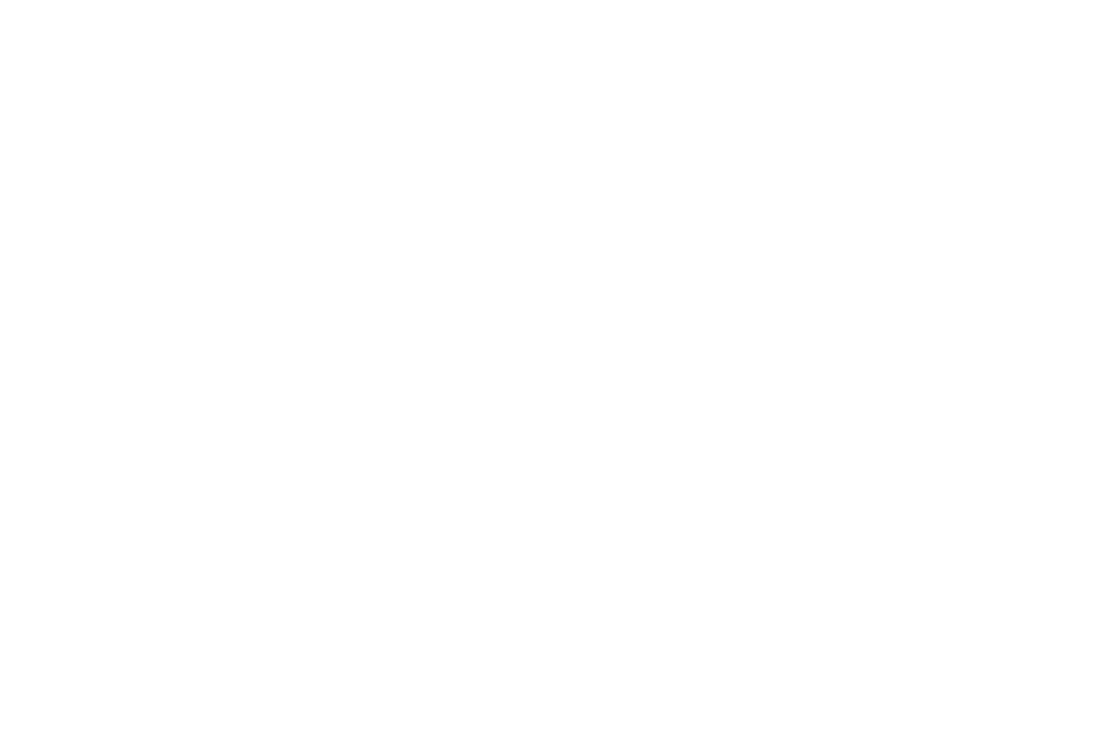 Obraz przedstawia tabelę z wymiarami i danymi technicznymi pralki. Zawiera informacje takie jak szerokość 59,5 cm, wysokość 84,5 cm, głębokość 64 cm, waga brutto 75,6 kg, zużycie wody na cykl w trybie ECO 47 L oraz zużycie energii 100 cyklach prania 43 kWh.