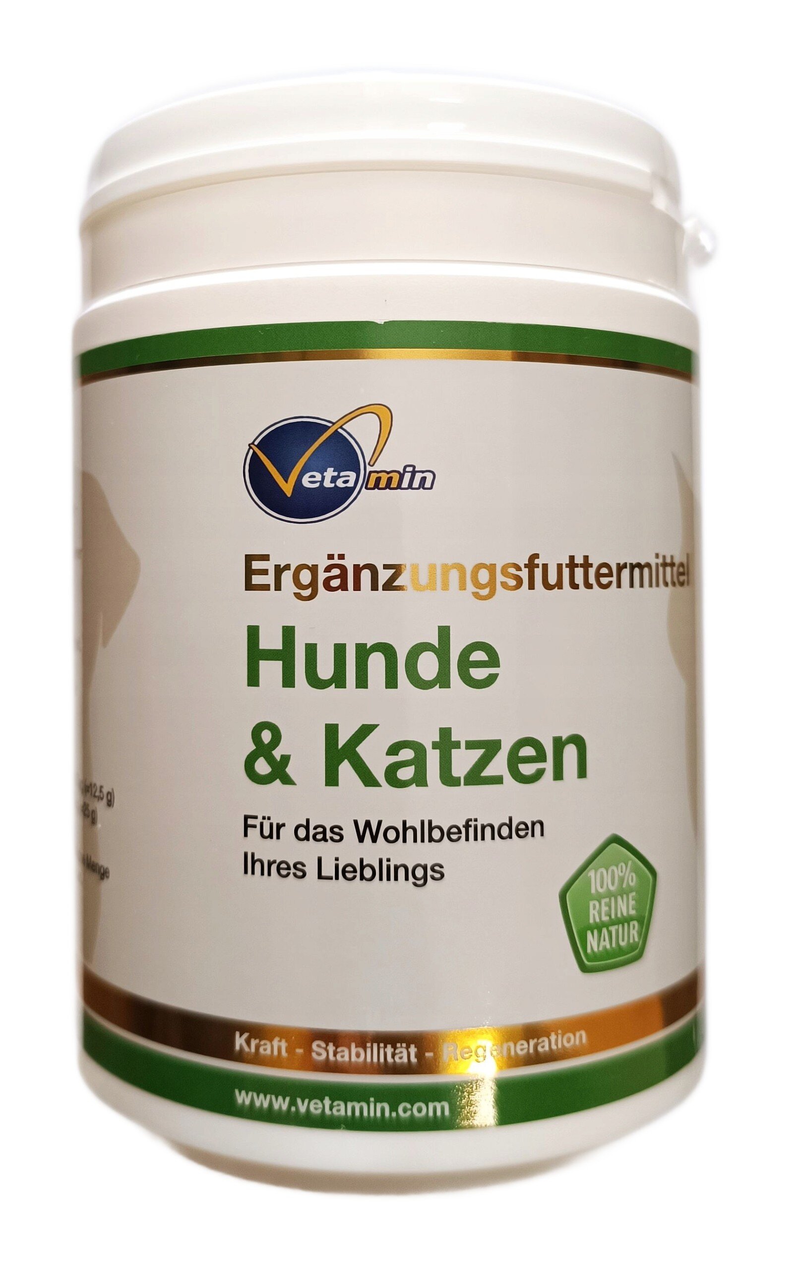 Biały pojemnik z etykietą zawierającą logo \'Vetamin\' oraz tekst \'Ergänzungsfuttermittel Hunde & Katzen\'. Na etykiecie widnieje również zielony znak z napisem \'100% Reine Natur\'.