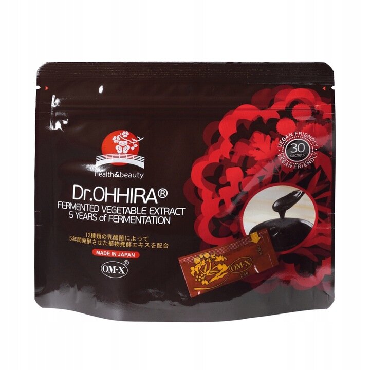 Opakowanie produktu Dr. OHHIRA® Fermented Vegetable Extract 5 Years of Fermentation z widocznym logo \'health&beauty\' i oznaczeniem \'Made in Japan\'. Na opakowaniu znajduje się również informacja \'30 sachets\' oraz grafika przedstawiająca ciemną pastę.