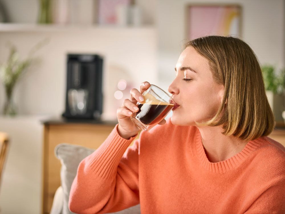 Ekspres TCHIBO Esperto Mini Czarny Różnorodność kaw Jednym przyciskiem espresso, caffè crema XL ulubionym napojem w odpowiedniej wielkości