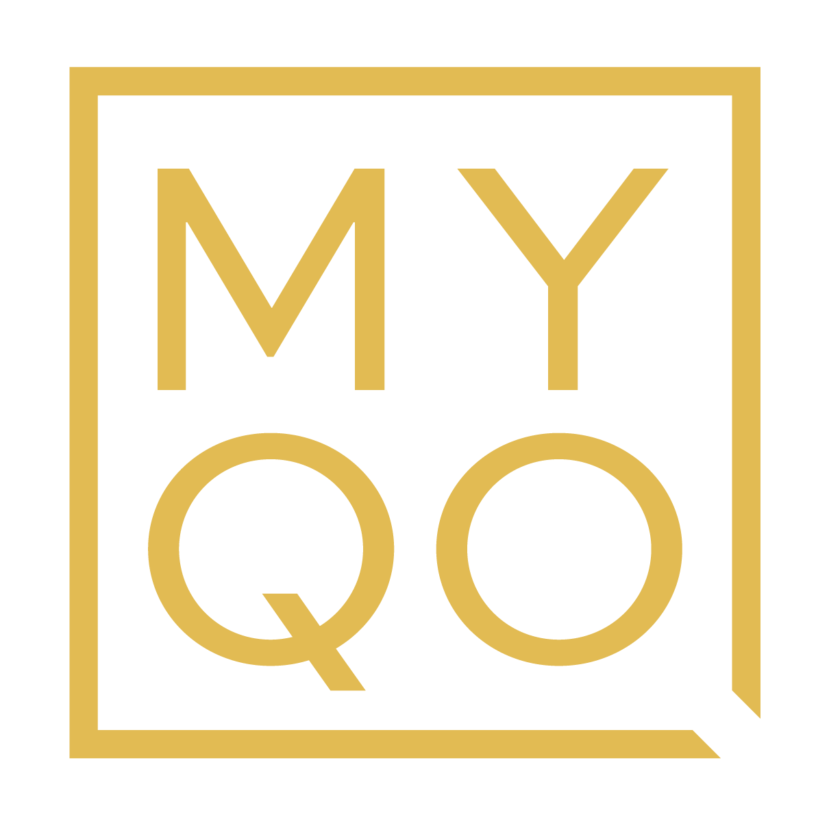 Logo z napisem \'MYQO\' w złotym kolorze na czarnym tle, otoczone złotą ramką.