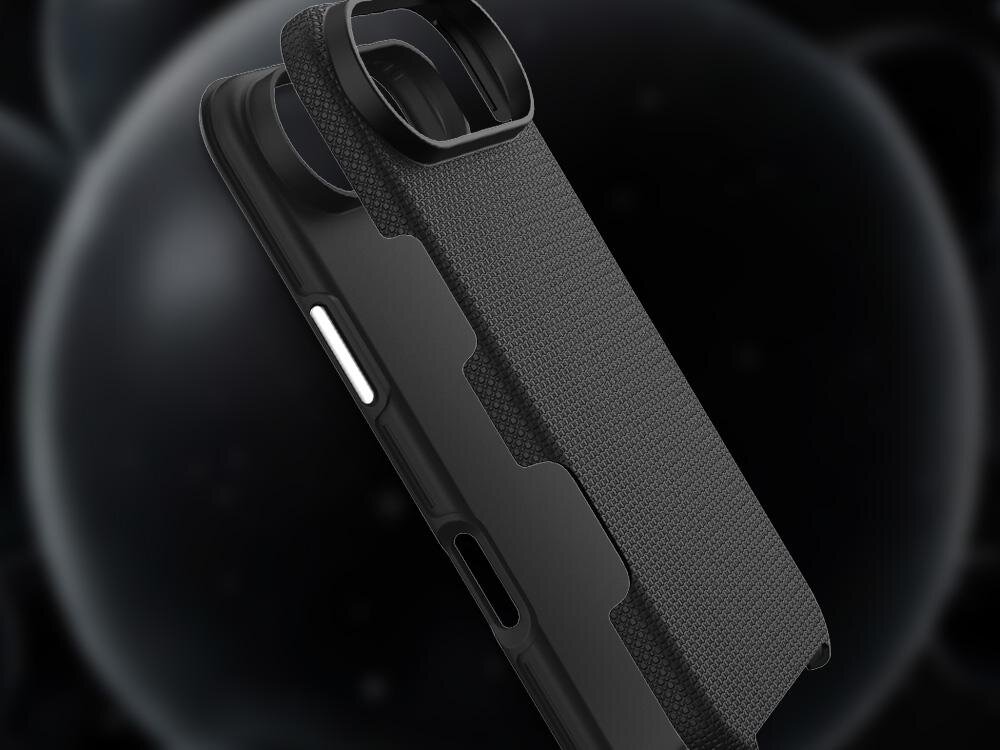Czarne etui na telefon z teksturowaną powierzchnią i wycięciami na przyciski oraz aparat. Tło jest ciemne z rozmytymi okręgami.