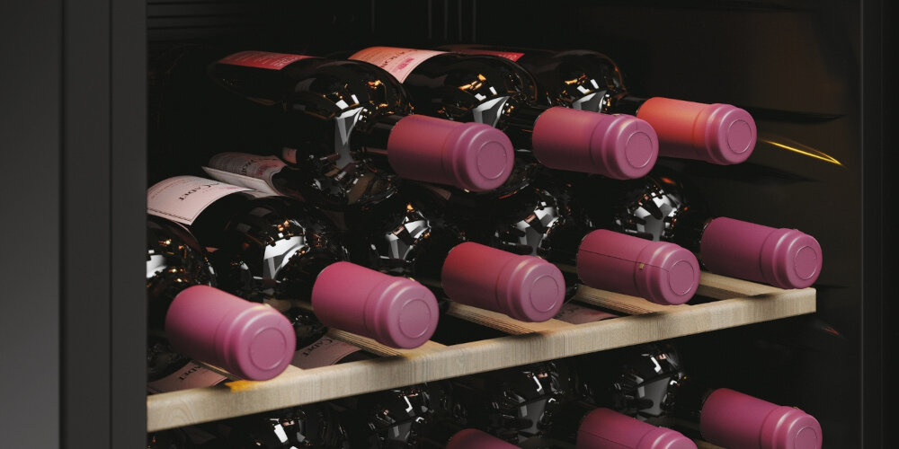 CHŁODZIARKA DO WINA HAIER HWS34GGH1 Drewniane półki  wytrzymałe bezpieczne trwałe solidne mocne mniej wibracji drewno bukowe